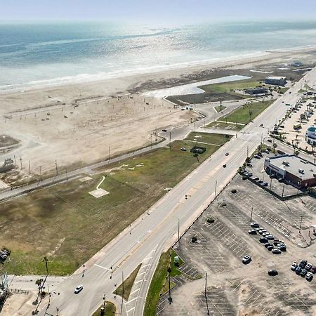 Tropical Springs Studio Apartment Two Queen Beds Galveston Bagian luar foto