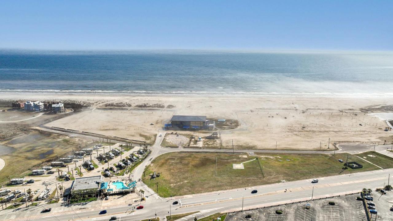 Tropical Springs Studio Apartment Two Queen Beds Galveston Bagian luar foto