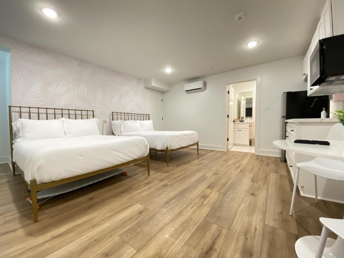 Tropical Springs Studio Apartment Two Queen Beds Galveston Bagian luar foto