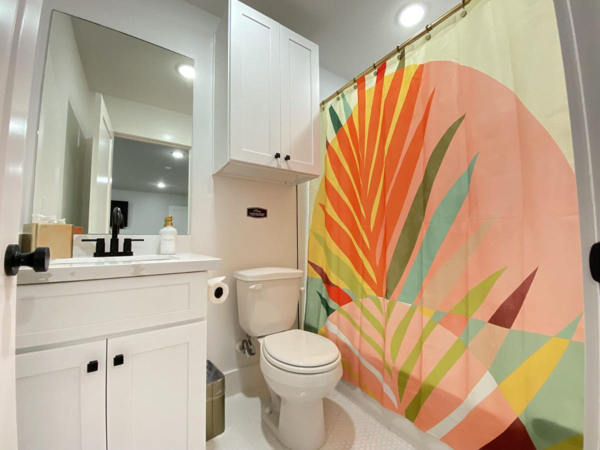 Tropical Springs Studio Apartment Two Queen Beds Galveston Bagian luar foto